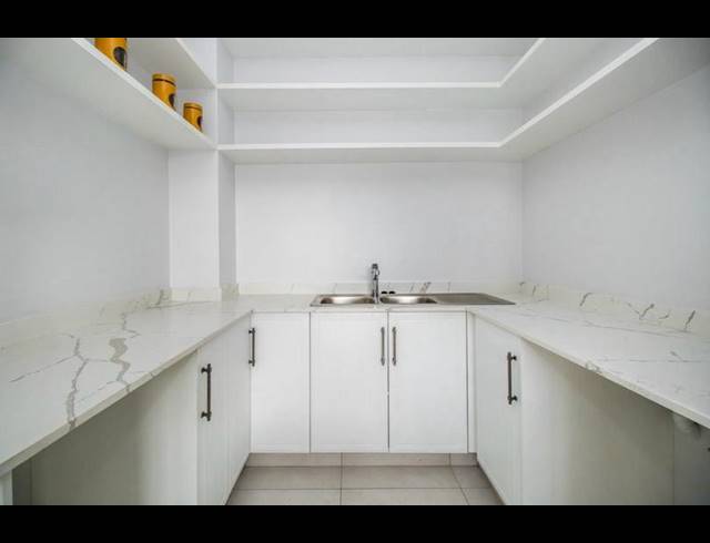 3 BEDROOM APARTMENT FOR SALE IN HOUGHTON